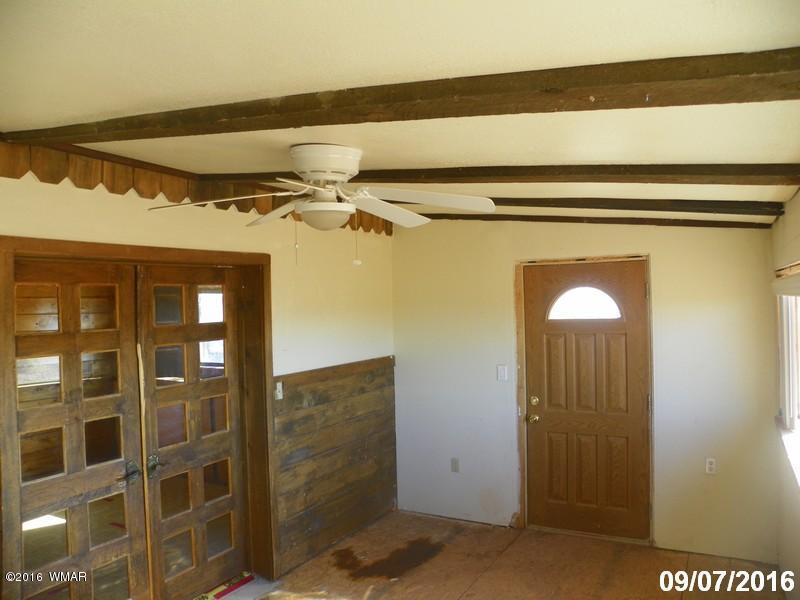 8299 Nutt Lane Snowflake, AZ 85937 - Photo 2 of 28 a view of a living room