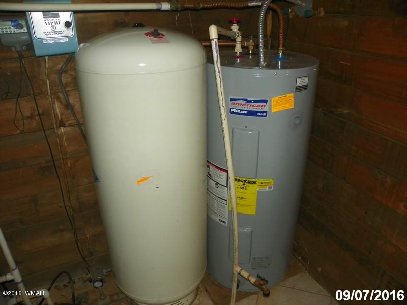 8299 Nutt Lane Snowflake, AZ 85937 - Photo 7 of 28 a utility room with dryer and washer