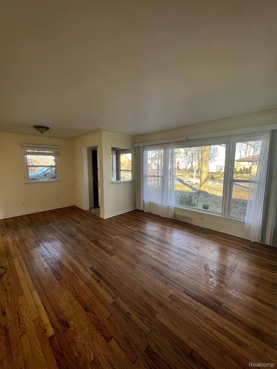 3686 Orchardview Avenue Rochester, MI 48307 - Photo 5 of 21 Gallery Image 5