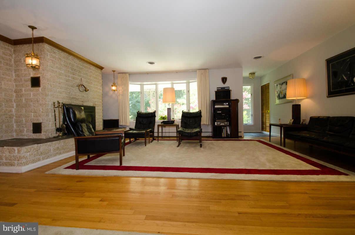 8332 Wicomico Road Pasadena, MD 21122 - Photo 3 of 19 Living Room
