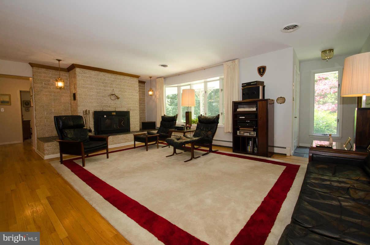 8332 Wicomico Road Pasadena, MD 21122 - Photo 4 of 19 Living Room