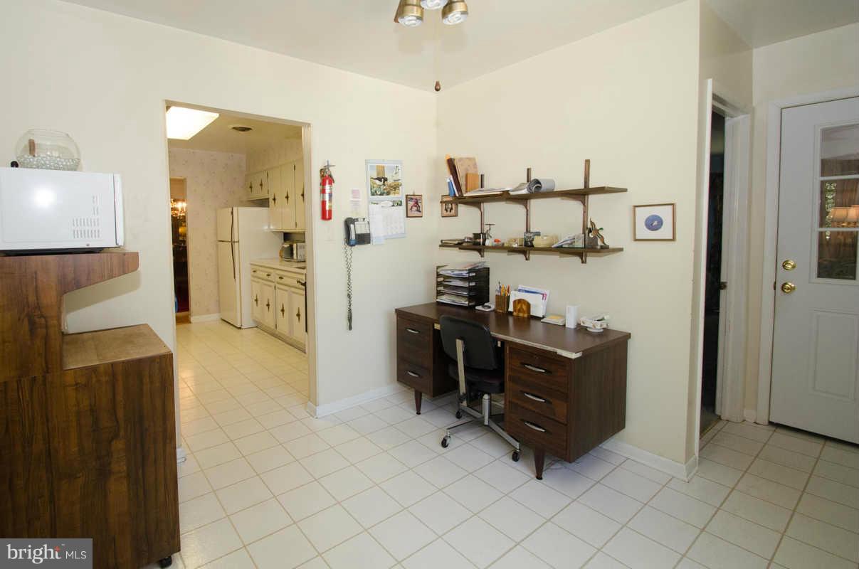 8332 Wicomico Road Pasadena, MD 21122 - Photo 9 of 19 Interior (General)