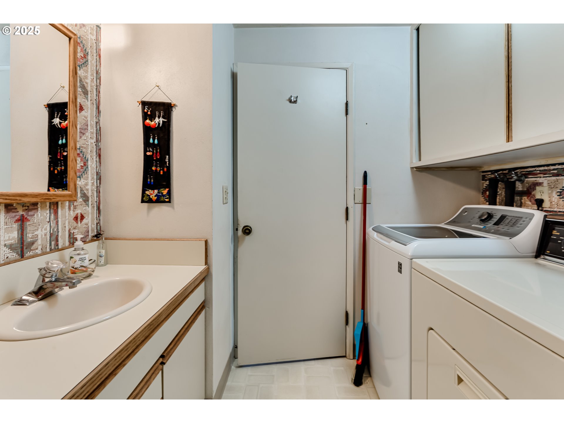4427 Fox Hollow Road, Unit 5 Eugene, OR 97405 - Photo 17 of 39 Gallery Image 17