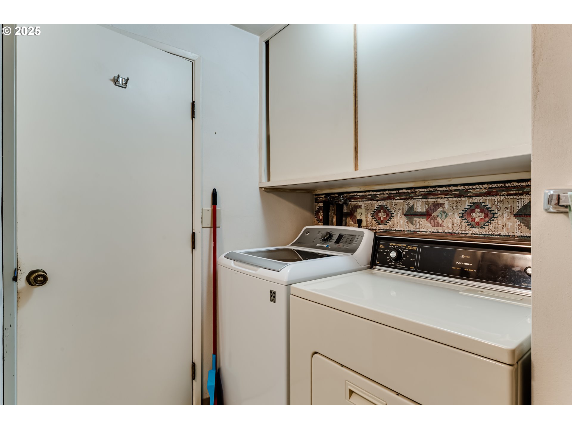 4427 Fox Hollow Road, Unit 5 Eugene, OR 97405 - Photo 18 of 39 Gallery Image 18