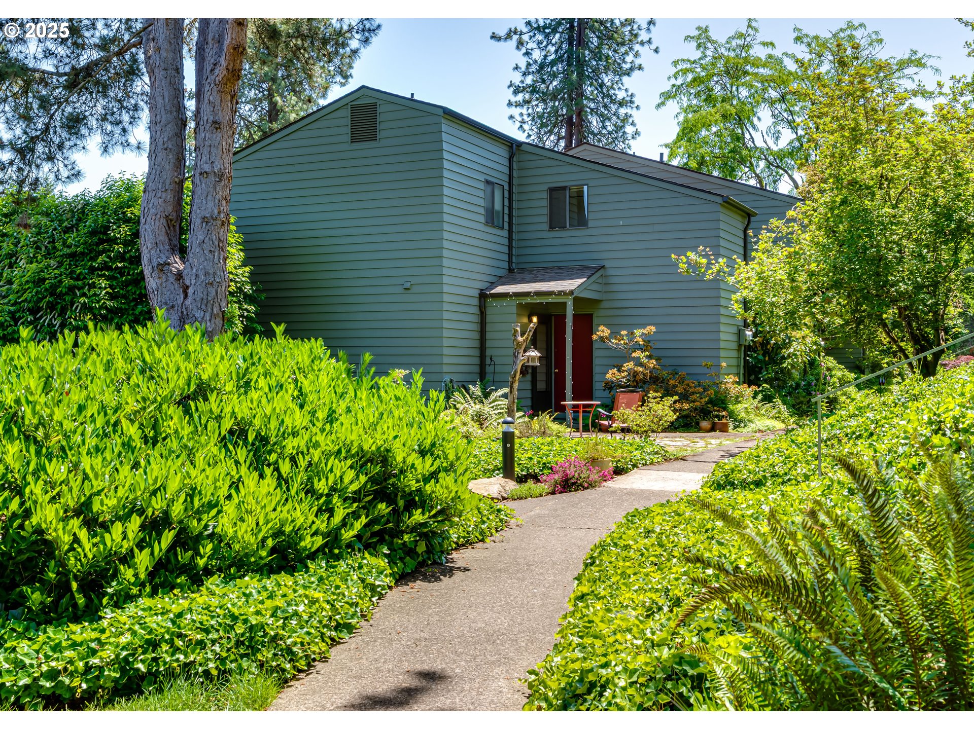 4427 Fox Hollow Road, Unit 5 Eugene, OR 97405 - Photo 3 of 39 Gallery Image 3