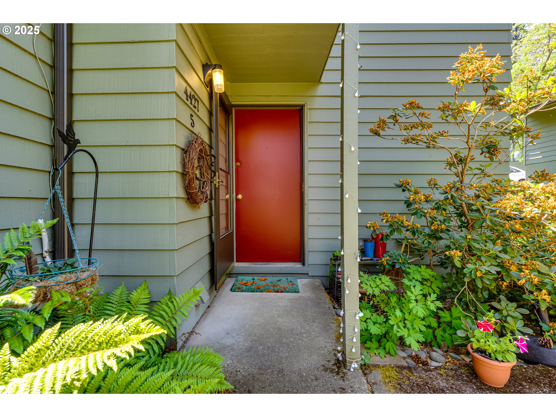 4427 Fox Hollow Road, Unit 5 Eugene, OR 97405 - Photo 4 of 39 Gallery Image 4