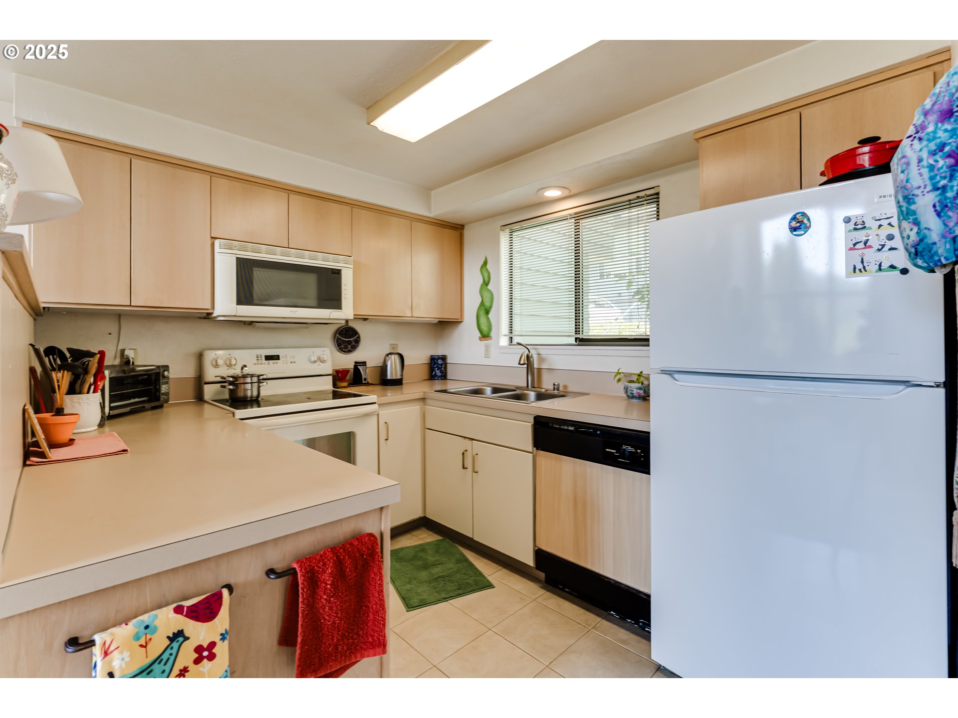 4427 Fox Hollow Road, Unit 5 Eugene, OR 97405 - Photo 10 of 39 Gallery Image 10