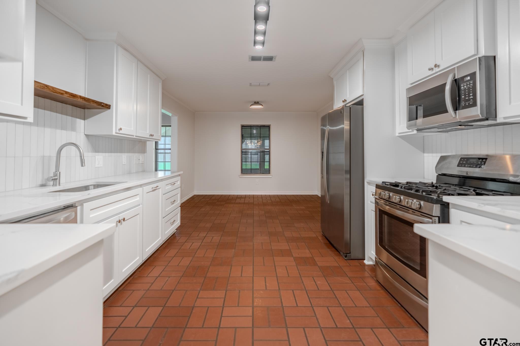 501 West Rieck Road Tyler, TX 75703 - Photo 8 of 48