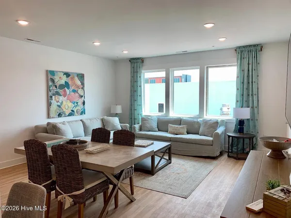 $3,200 | 120 North Lake Park Boulevard, Unit 200, Carolina Beach, NC 28428