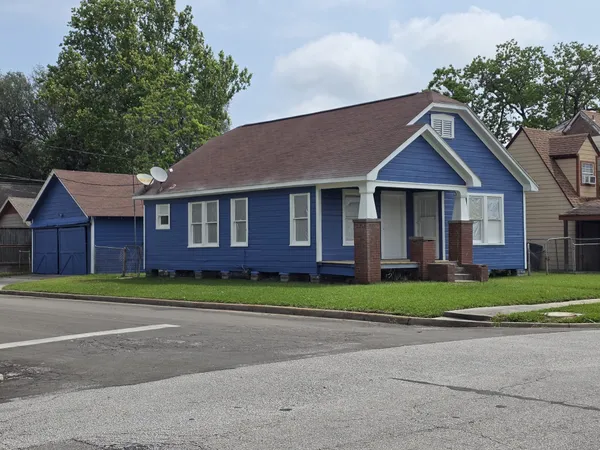 $1,400 | 600 East Defee Avenue, Baytown, TX 77520