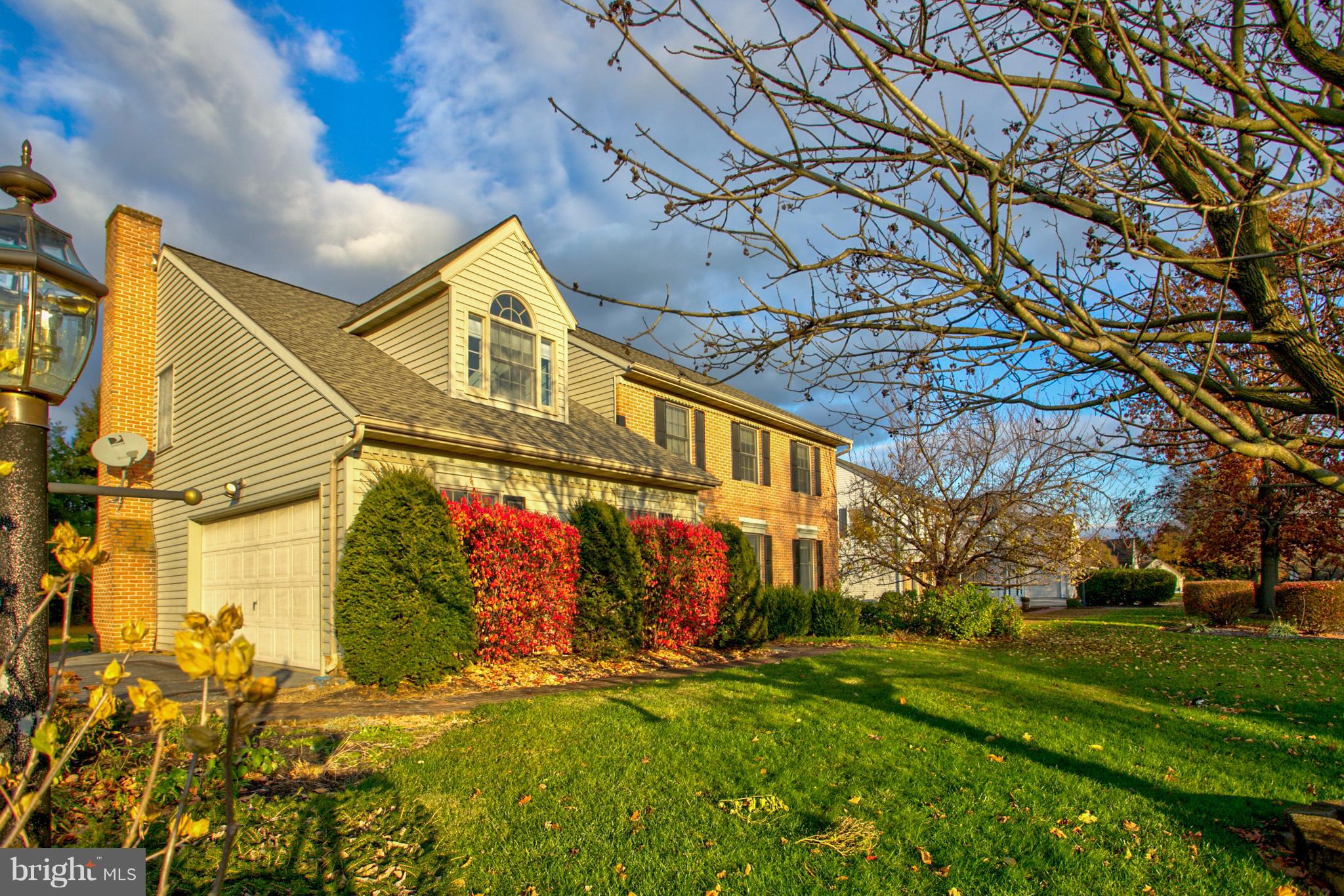 283 Kingsbridge Drive Lititz, PA 17543 - Photo 2 of 36