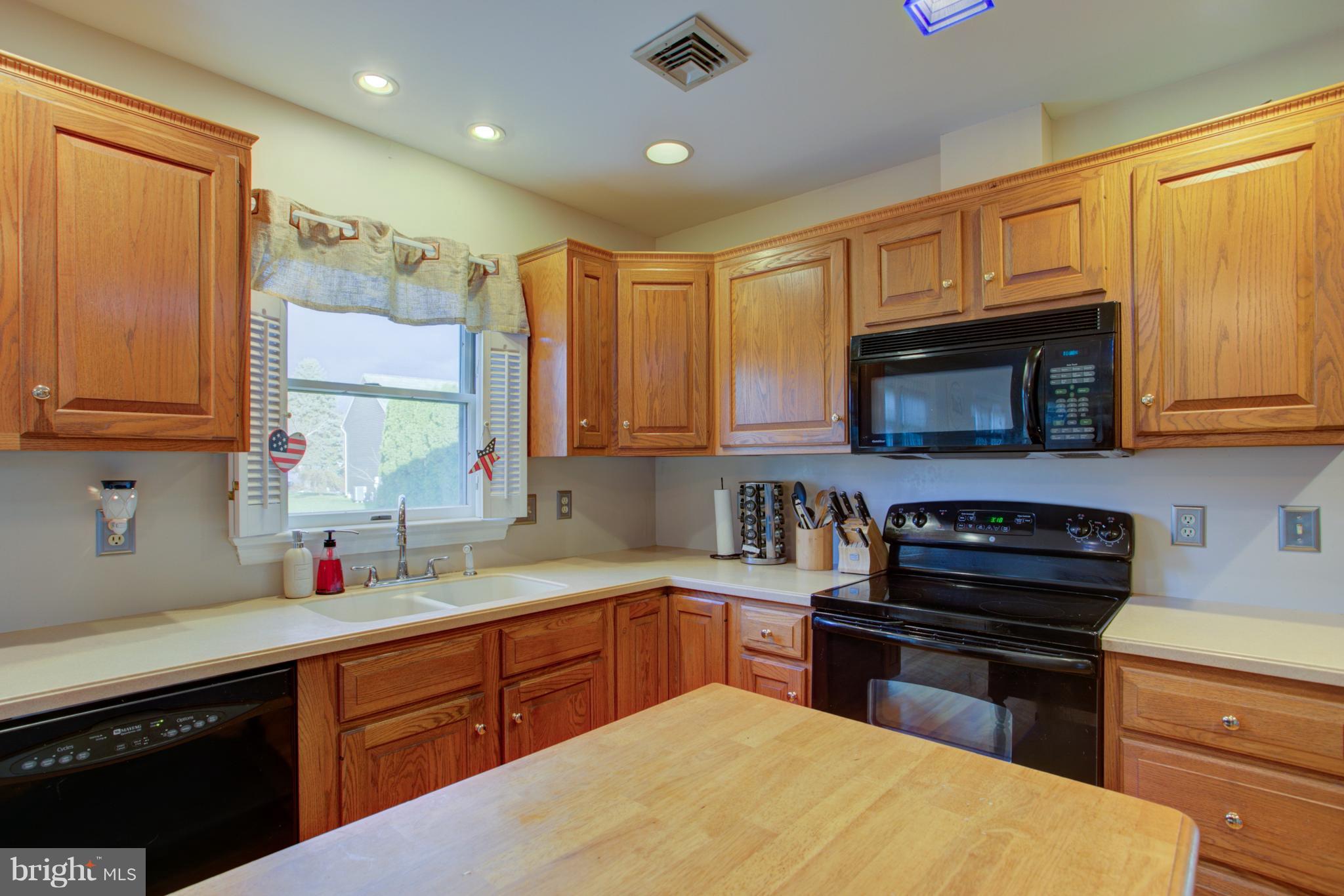 283 Kingsbridge Drive Lititz, PA 17543 - Photo 13 of 36