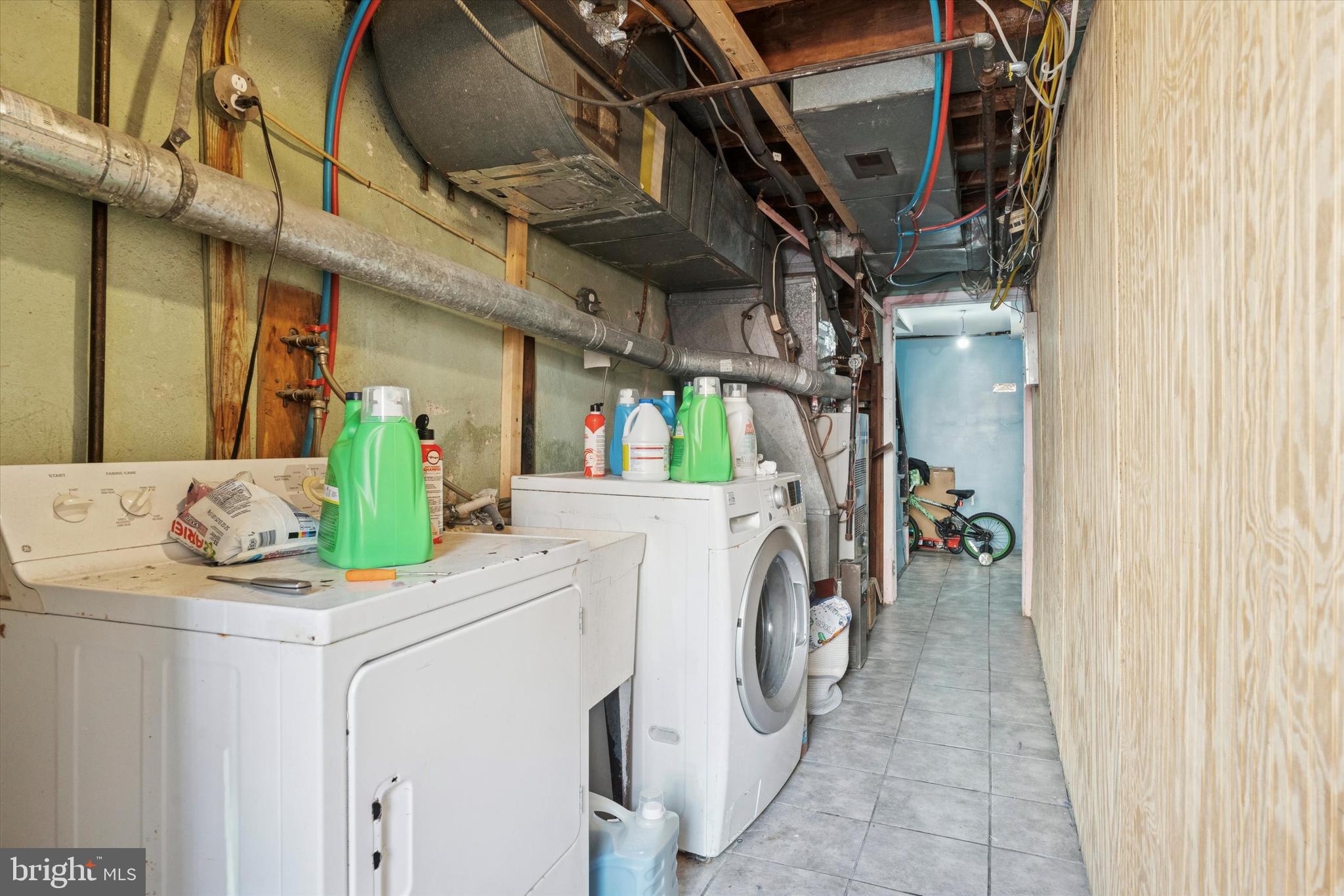 213 East Claremont Road Philadelphia, PA 19120 - Photo 24 of 25 a utility room with dryer and washer