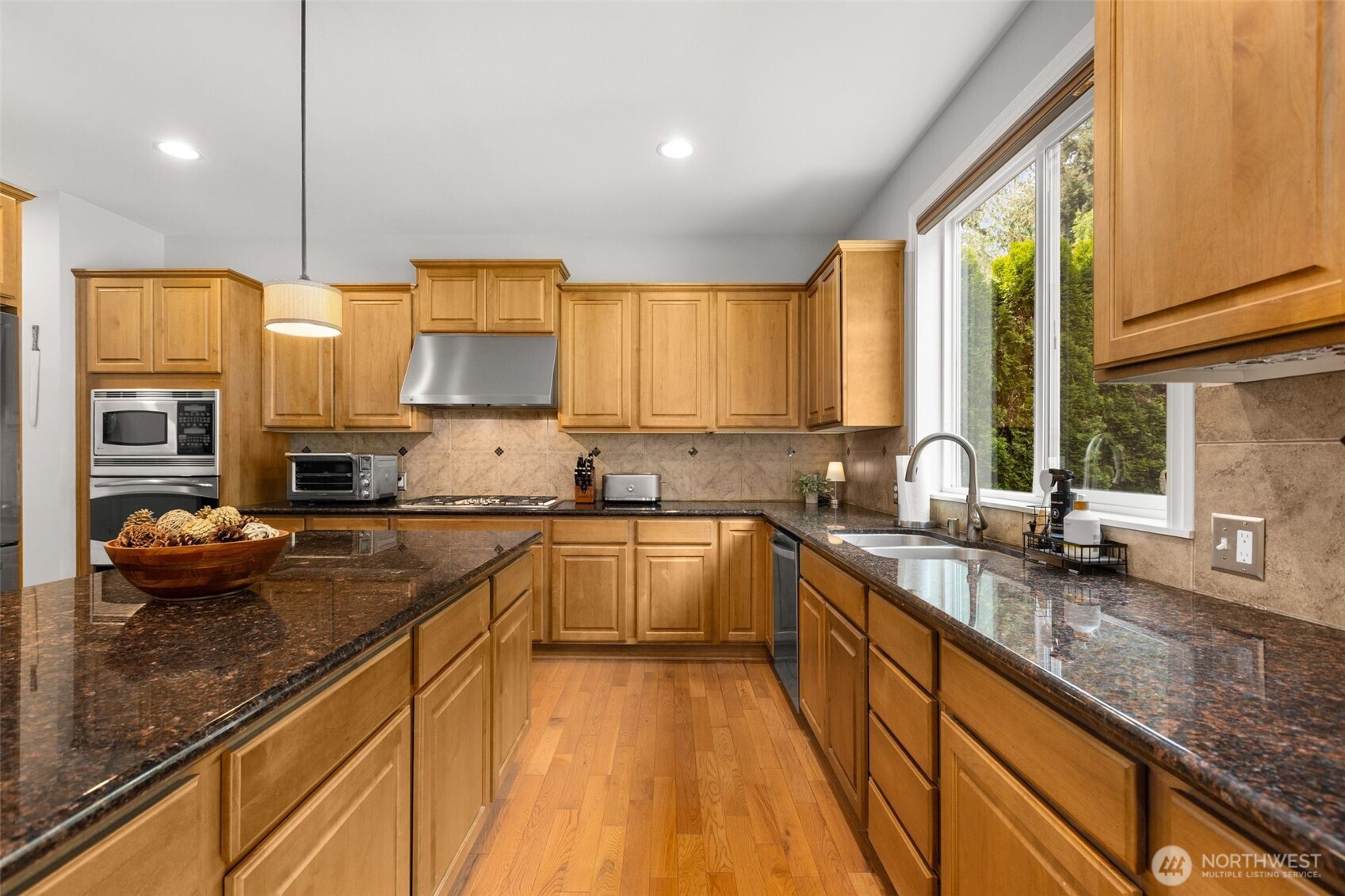 23254 Southeast Daybreak Place Maple Valley, WA 98038 - Photo 12 of 36