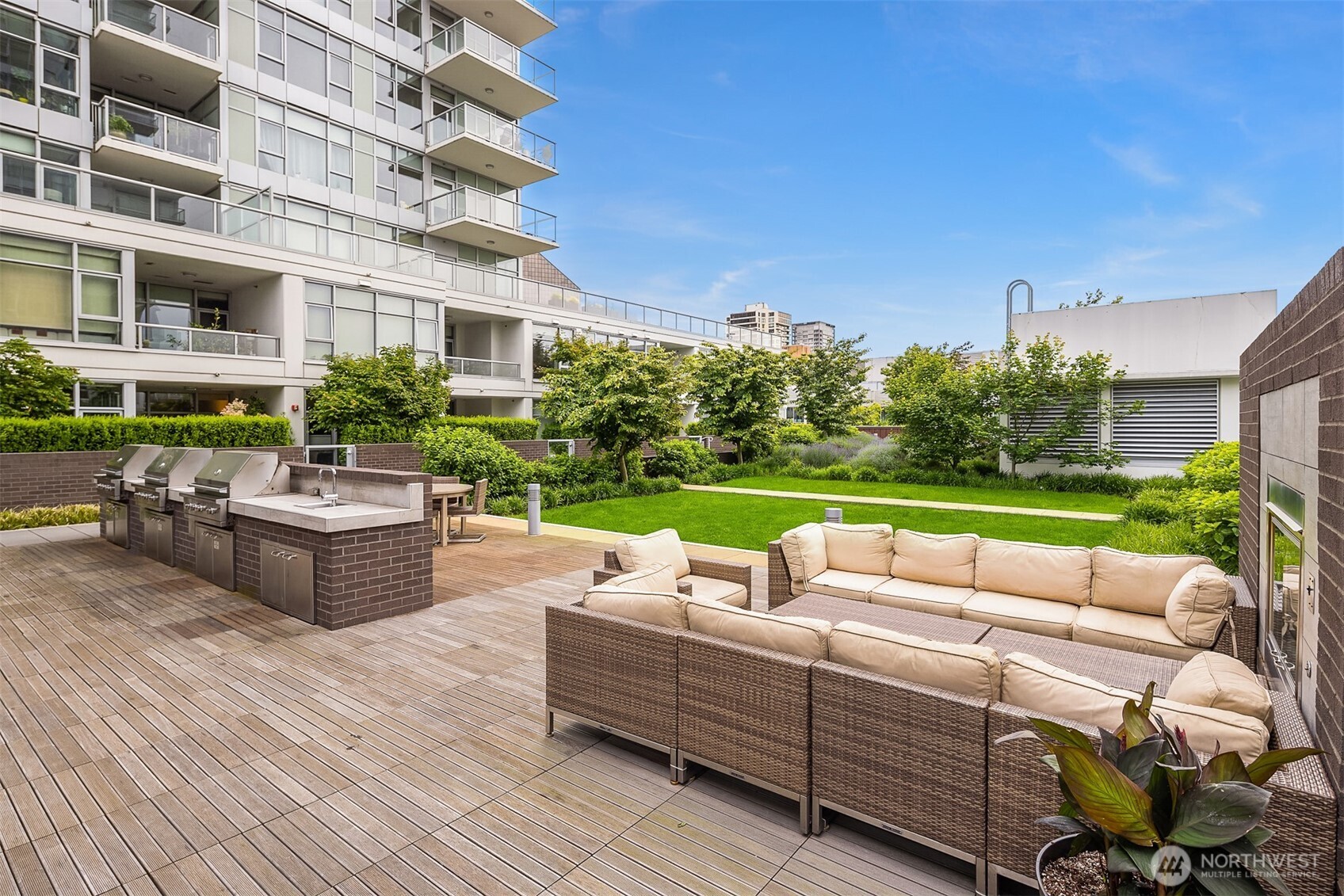 588 Bell Street, Unit 703S Seattle, WA 98121 - Photo 14 of 31