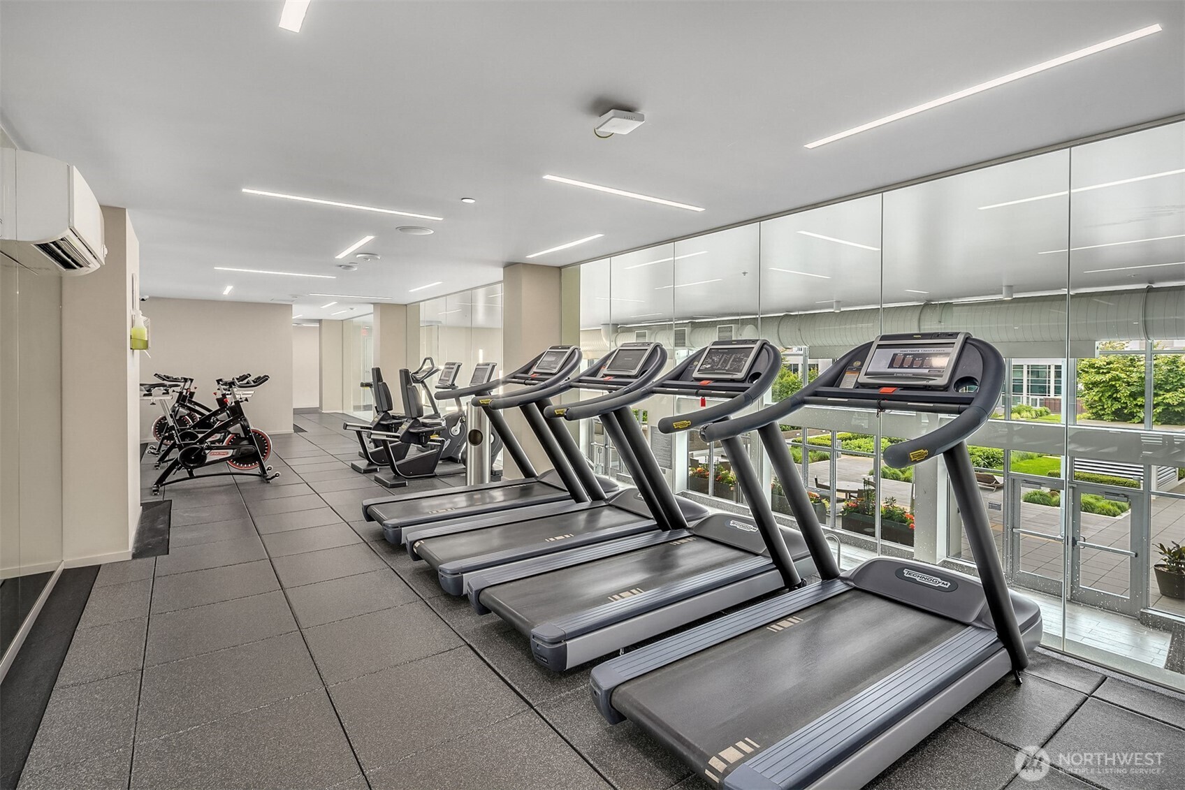 588 Bell Street, Unit 703S Seattle, WA 98121 - Photo 17 of 31