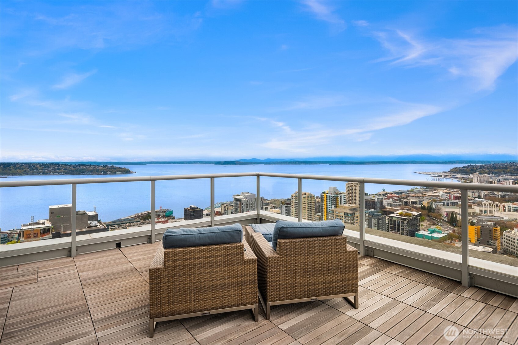 588 Bell Street, Unit 703S Seattle, WA 98121 - Photo 26 of 31