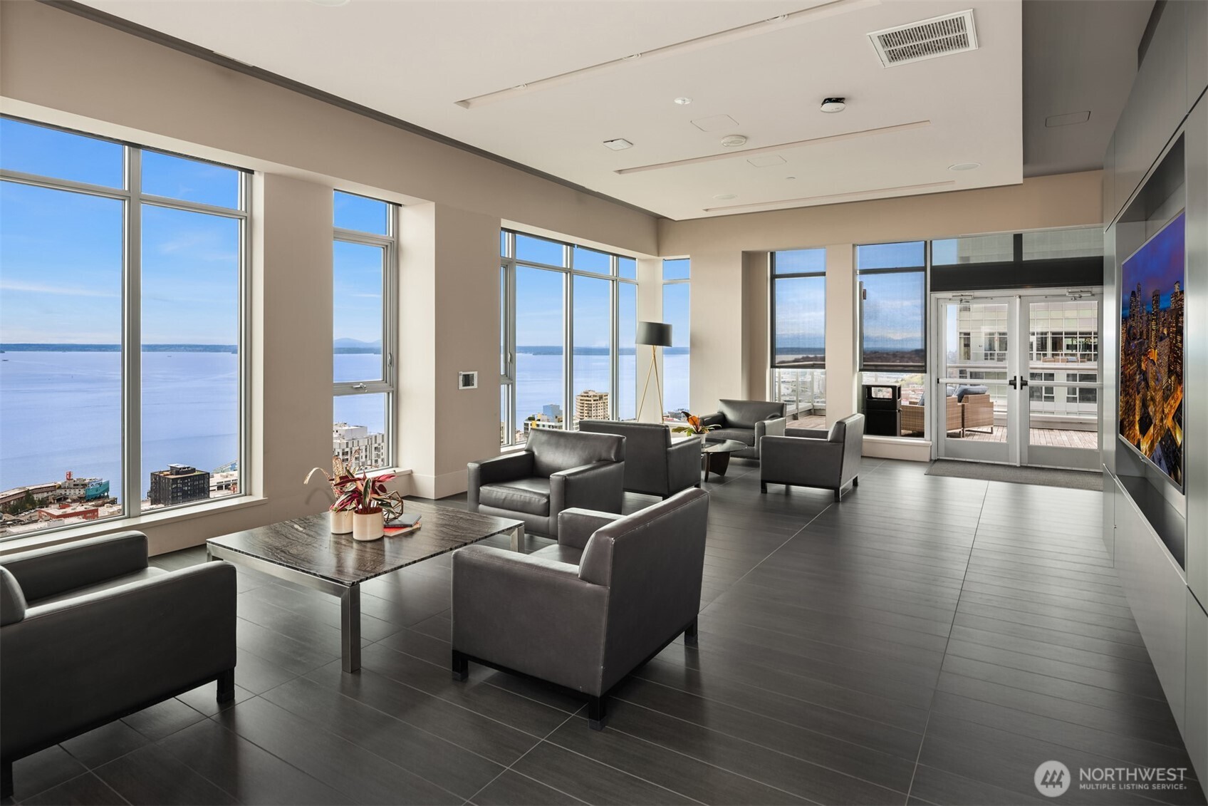 588 Bell Street, Unit 703S Seattle, WA 98121 - Photo 27 of 31