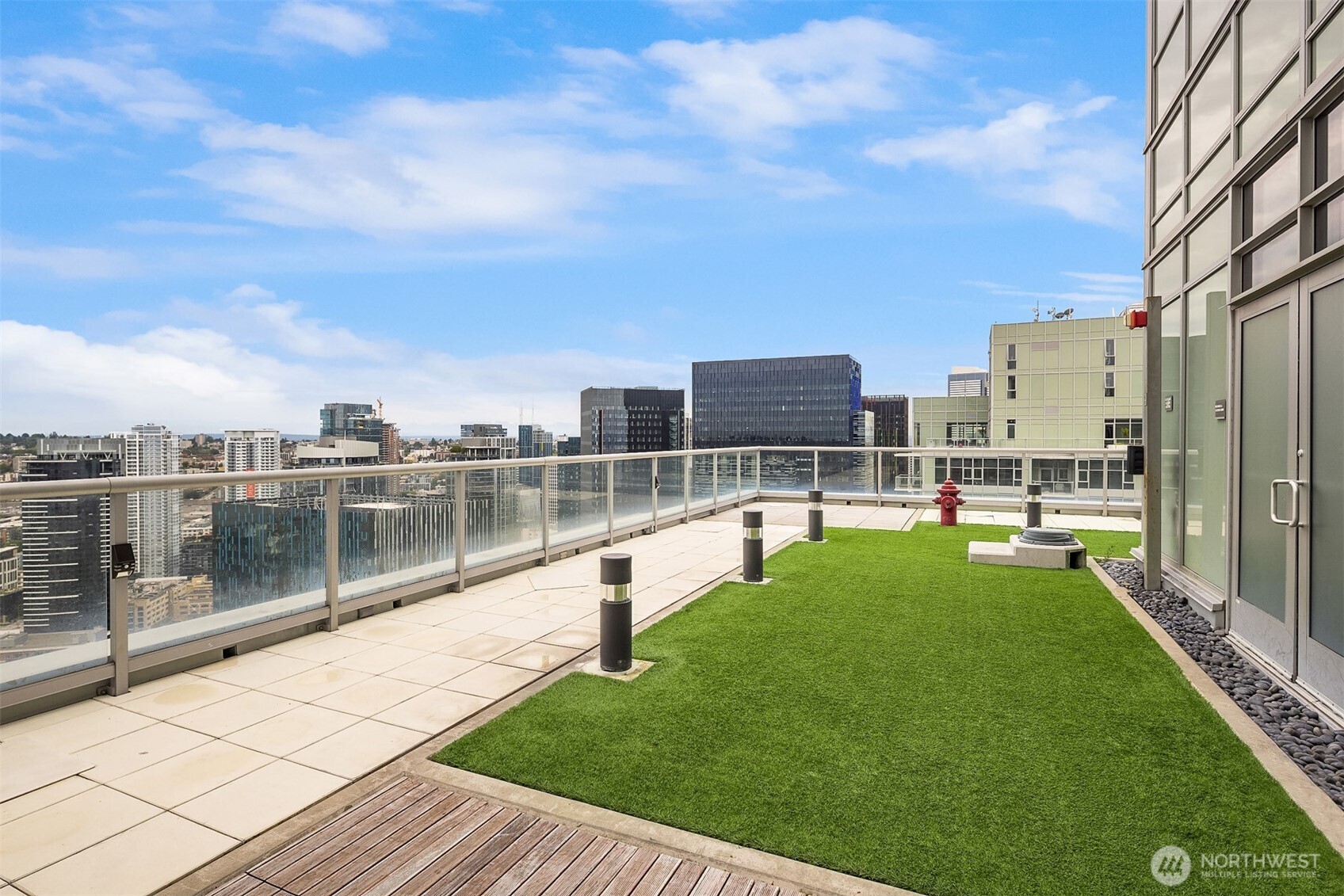 588 Bell Street, Unit 703S Seattle, WA 98121 - Photo 28 of 31