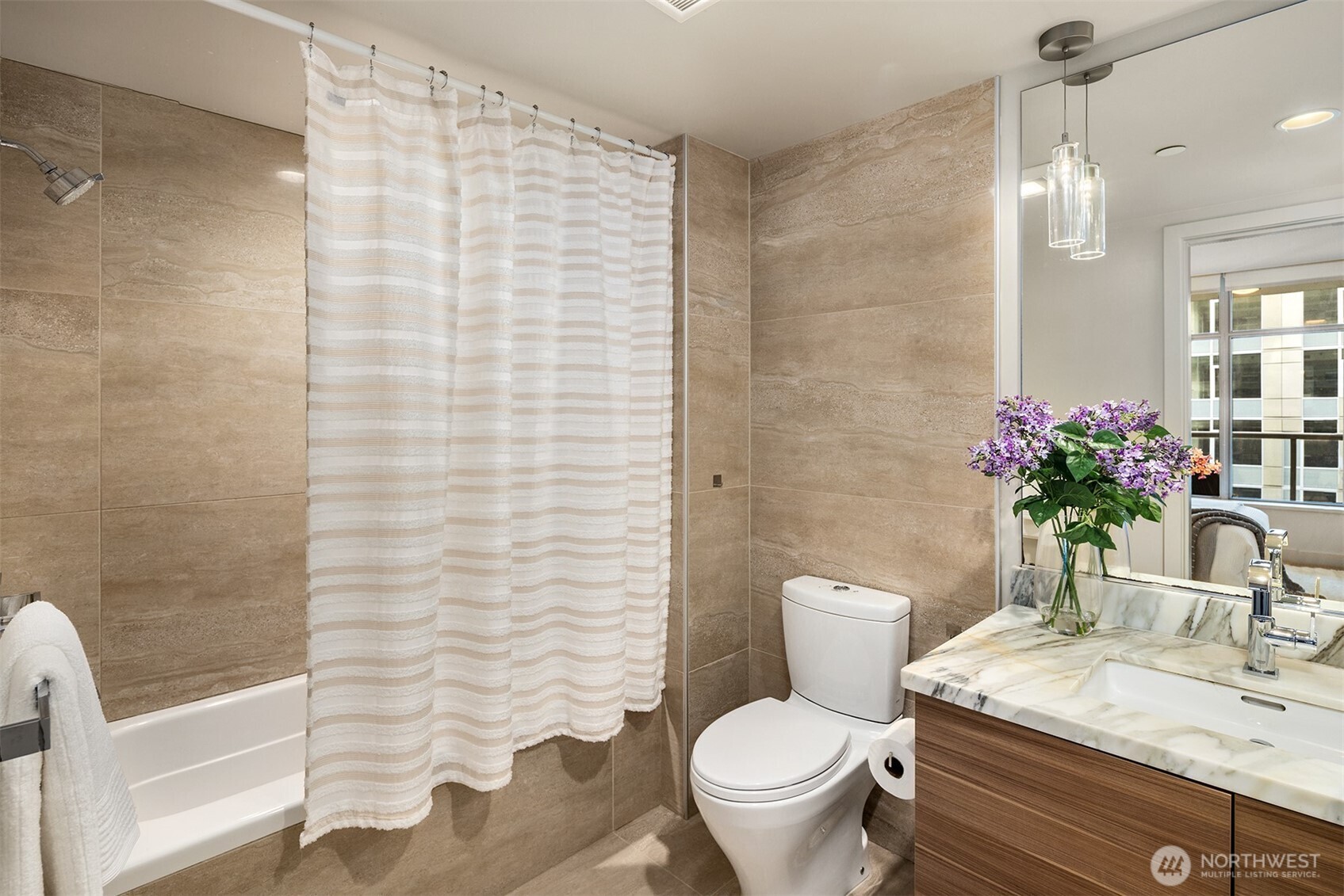 588 Bell Street, Unit 703S Seattle, WA 98121 - Photo 10 of 31