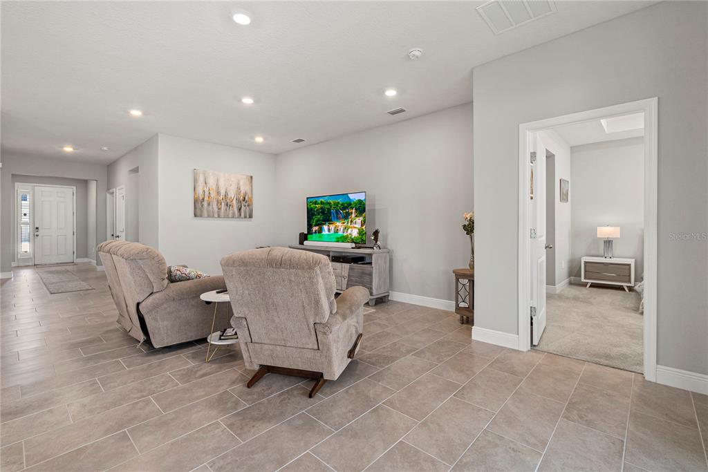 5282 Grove Mill Loop Lakewood Ranch, FL 34211 - Photo 4 of 30