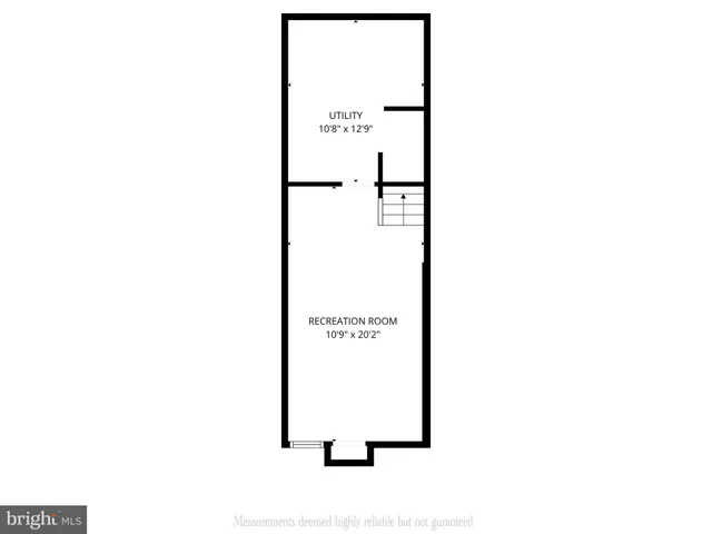 a picture of a bathroom with mirror