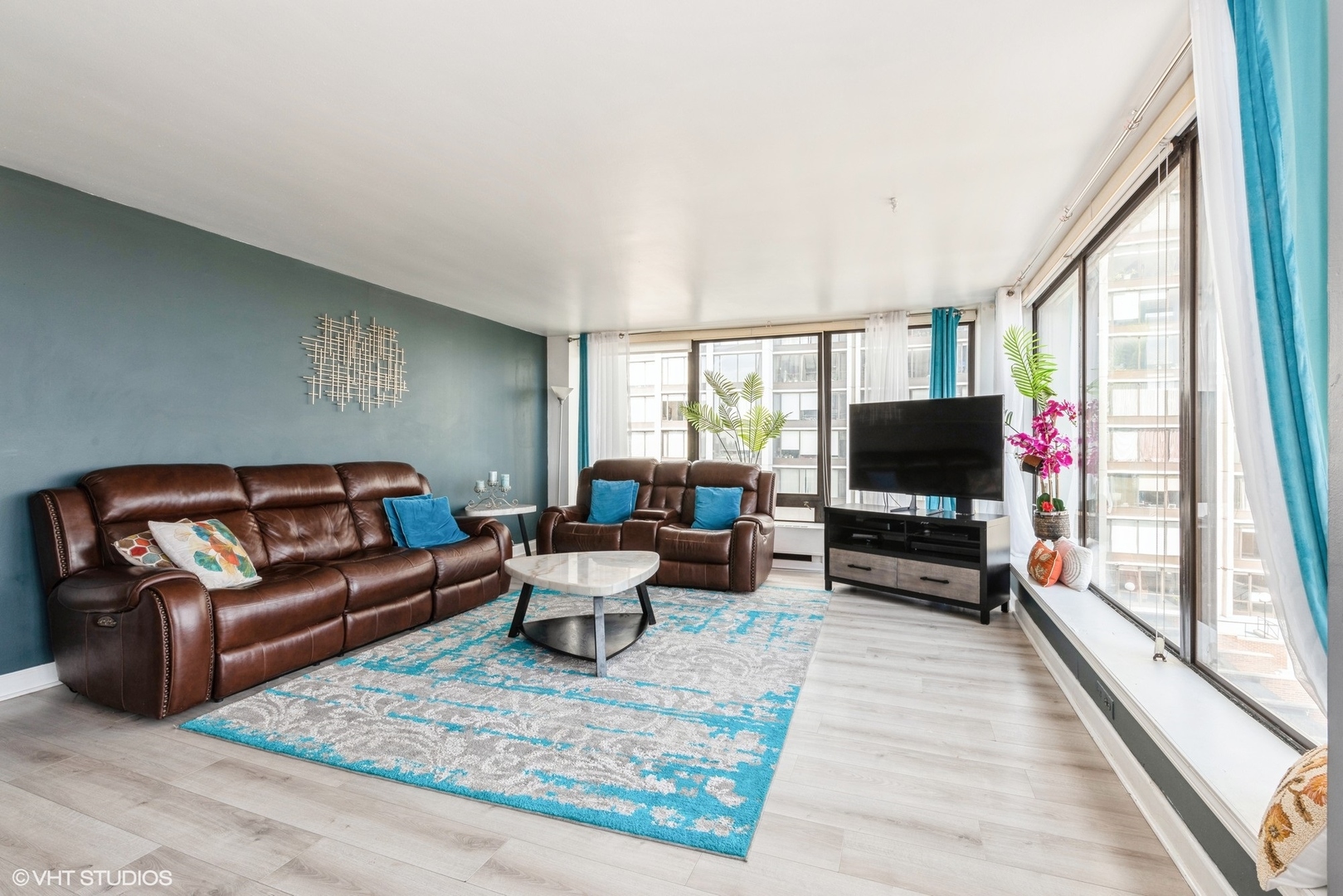 5445 North Sheridan Road, Unit 602 Chicago, IL 60640 - Photo 2 of 14