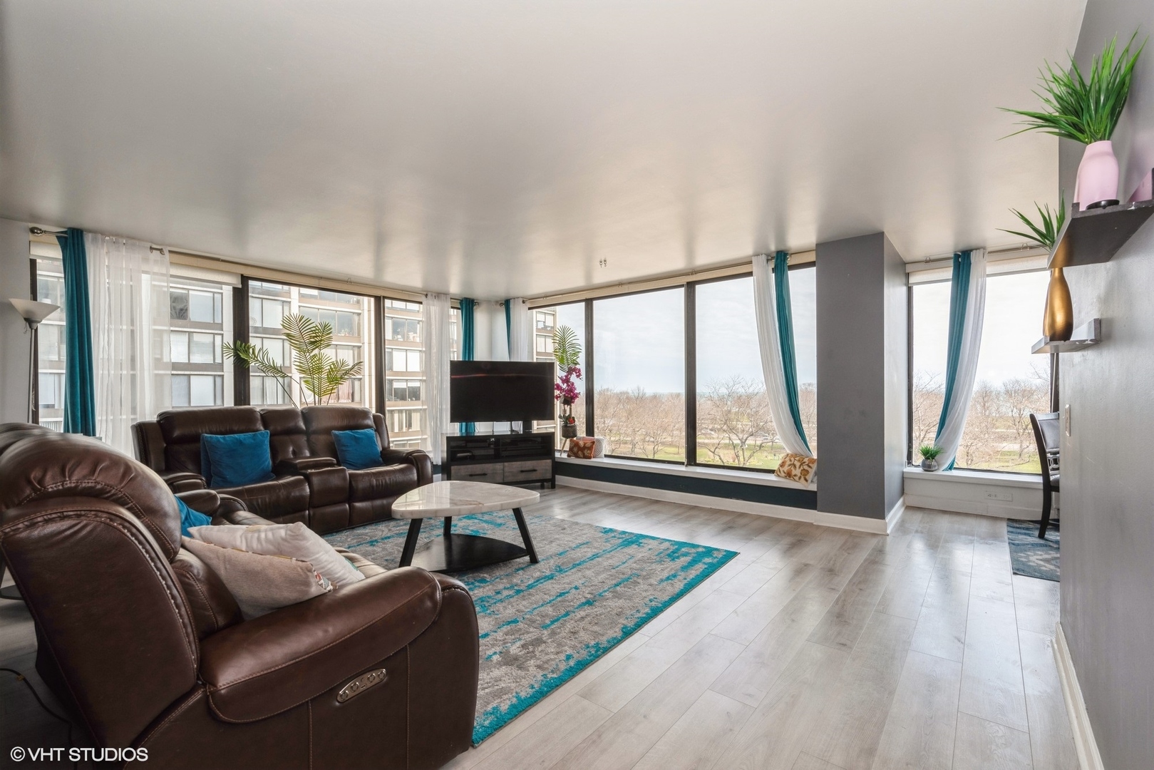 5445 North Sheridan Road, Unit 602 Chicago, IL 60640 - Photo 3 of 14