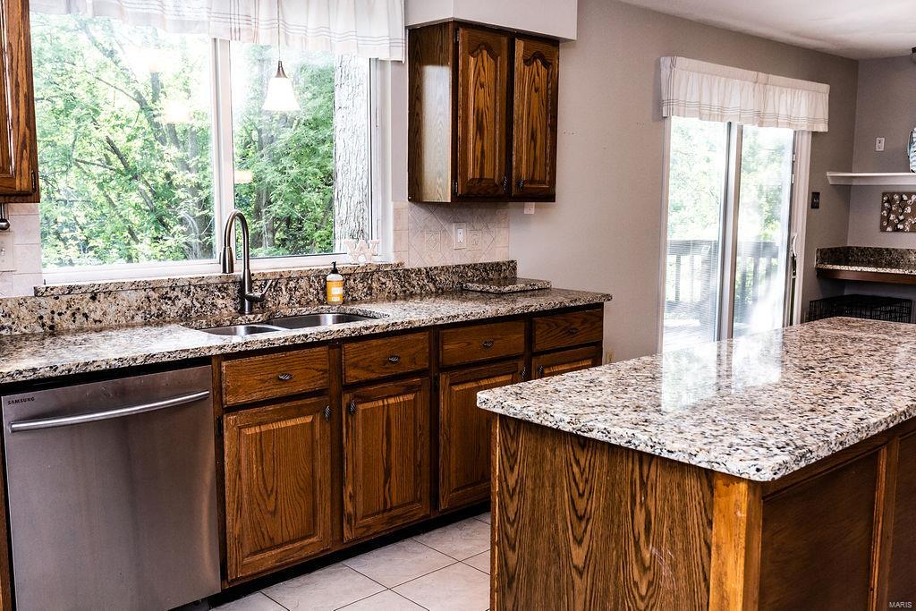 711 Trago Creek Road Ballwin, MO 63021 - Photo 8 of 60
