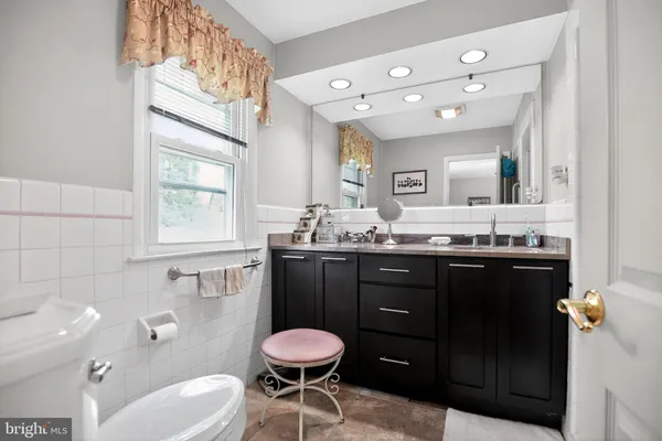 $569,900 | 1005 Quill Lane, Oreland, PA 19075