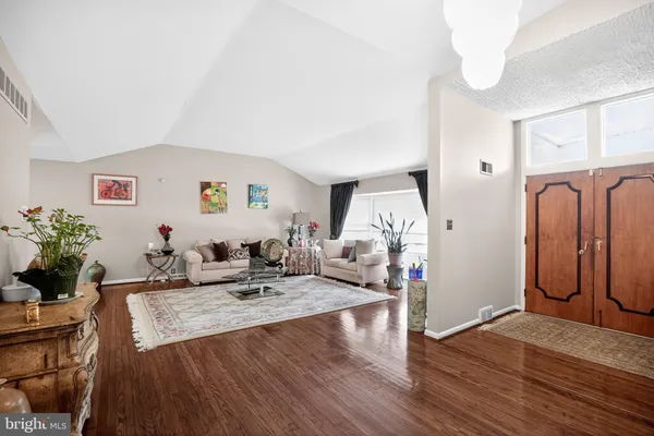 $569,900 | 1005 Quill Lane, Oreland, PA 19075