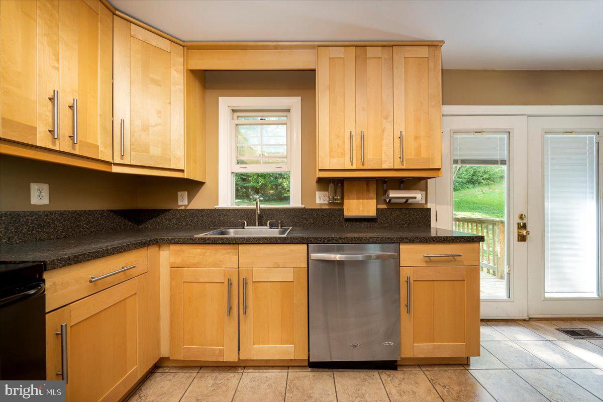 4224 Roop Road Mount Airy, MD 21771 - Photo 11 of 57