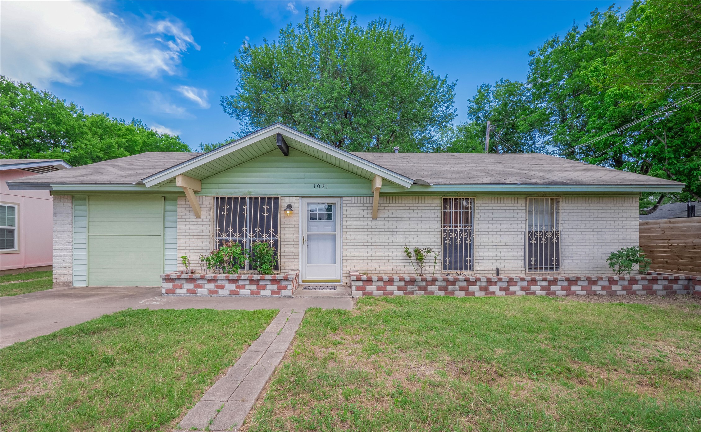 1021 Gardner Road Austin, TX 78721 - Photo 1 of 31