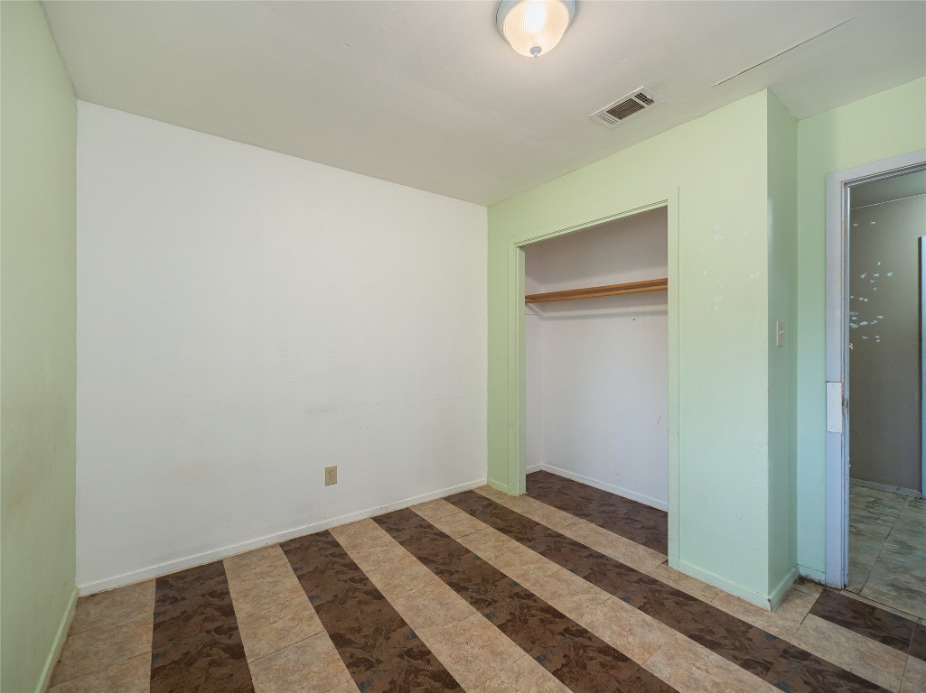 1021 Gardner Road Austin, TX 78721 - Photo 17 of 31 a bedroom with a bed and a window