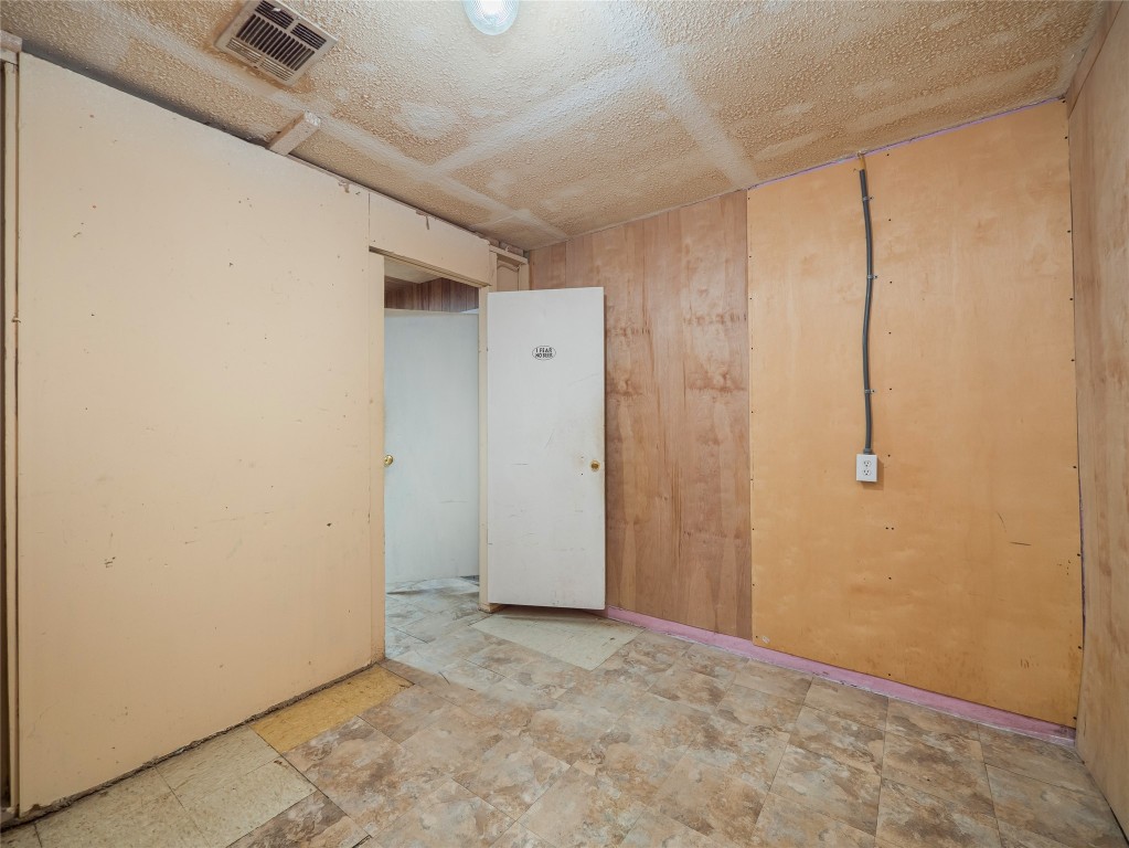 1021 Gardner Road Austin, TX 78721 - Photo 23 of 31 a view of an empty room