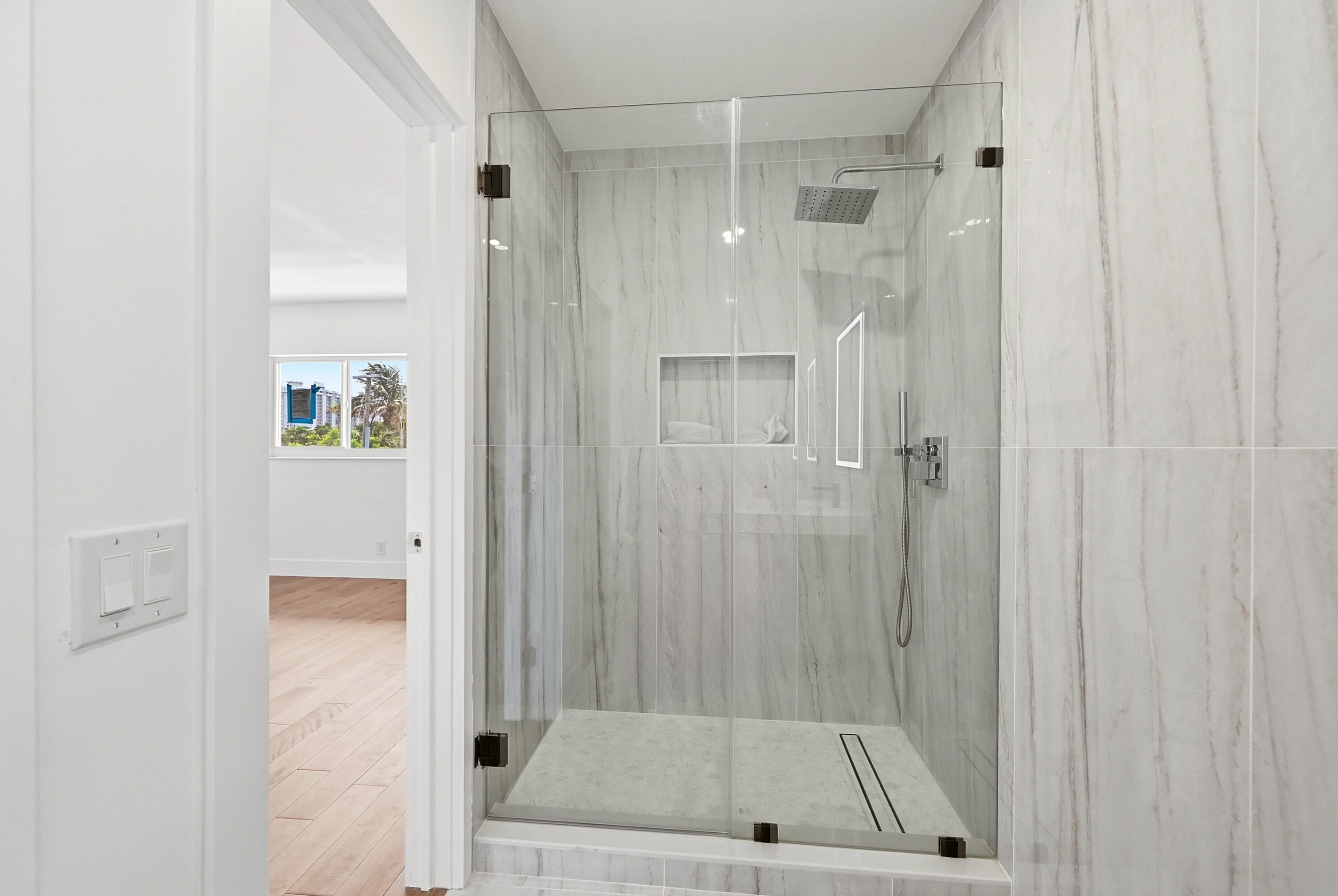 1201 South Riverside Drive, Unit 306 Pompano Beach, FL 33062 - Photo 21 of 53 15_bathroom