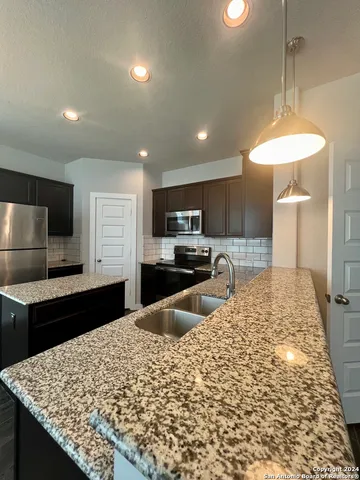 $1,600 | 374 Creekside Curve, New Braunfels, TX 78130