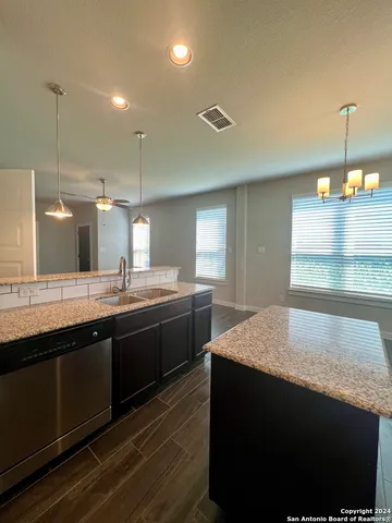 $1,600 | 374 Creekside Curve, New Braunfels, TX 78130