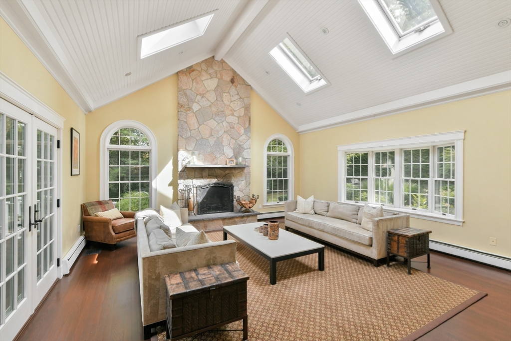 88 Chestnut Street Concord, MA 01742 - Photo 10 of 32