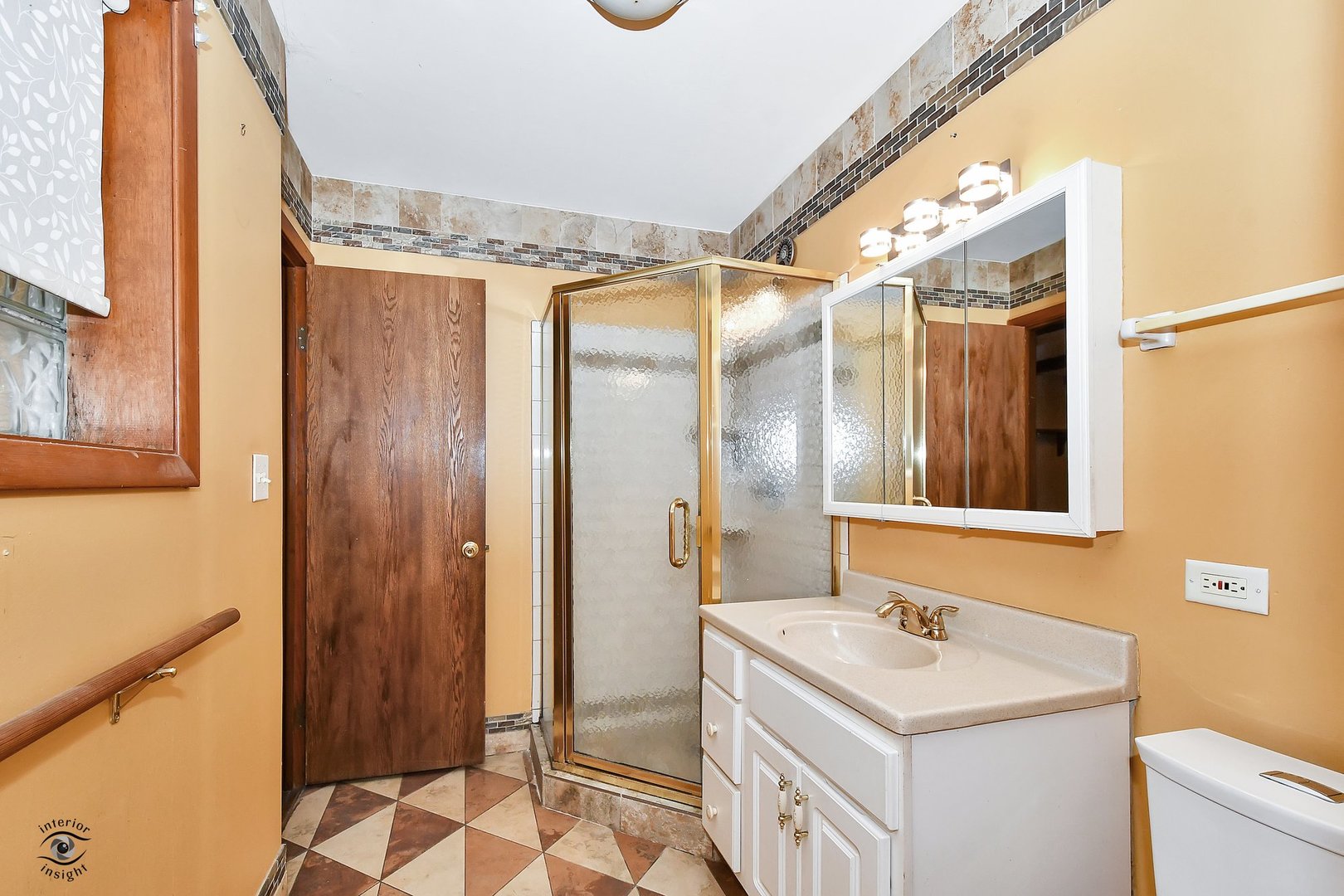 1712 Laurel Drive Mount Prospect, IL 60056 - Photo 14 of 26 a bathroom with a sink a mirror and a shower