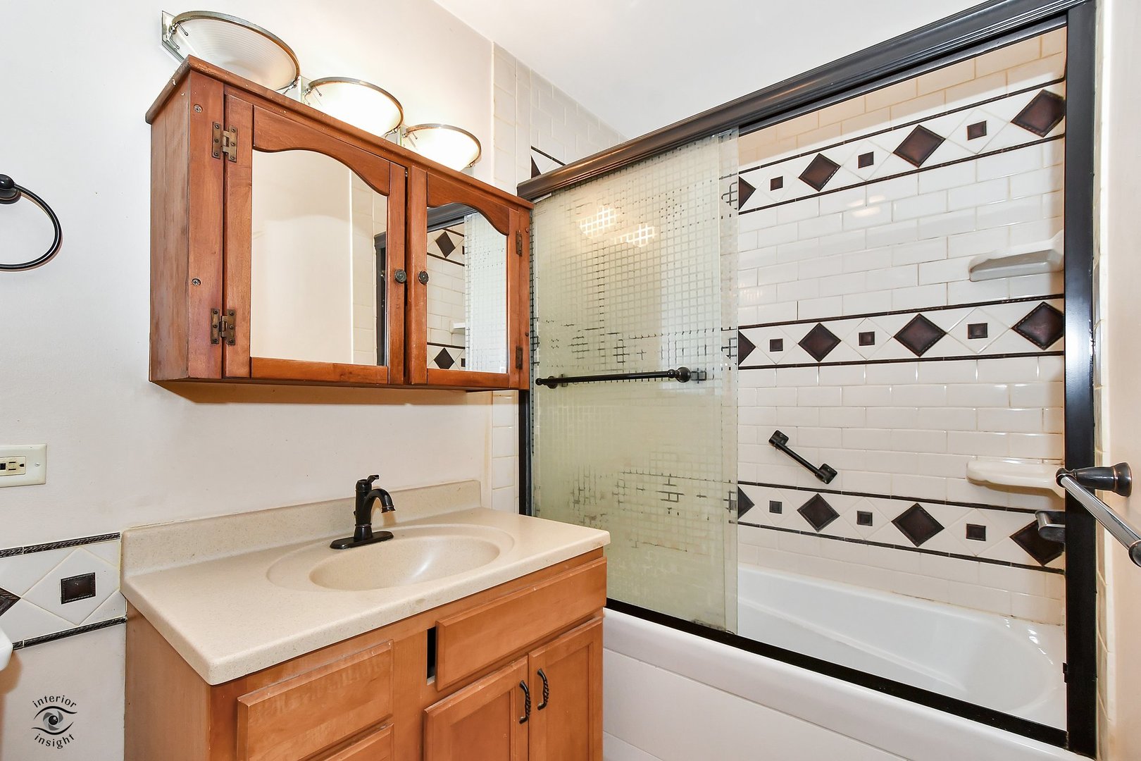 1712 Laurel Drive Mount Prospect, IL 60056 - Photo 18 of 26 a kitchen with a refrigerator and a sink
