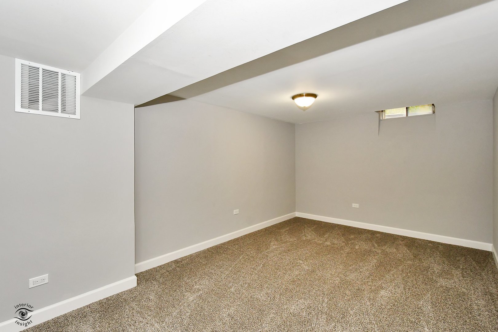 1712 Laurel Drive Mount Prospect, IL 60056 - Photo 20 of 26 an empty room with a workbench