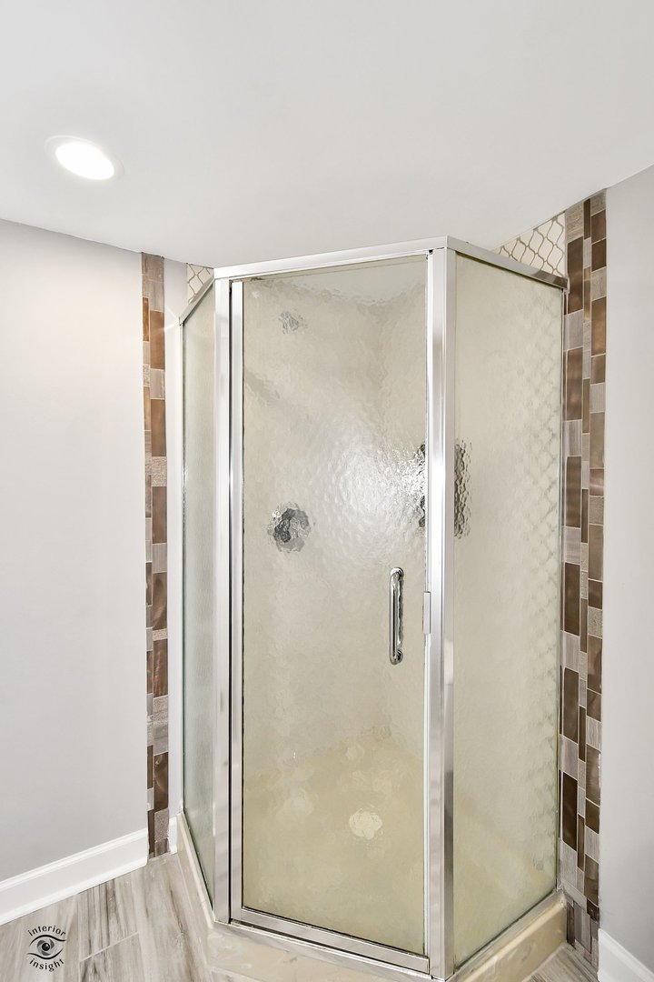 1712 Laurel Drive Mount Prospect, IL 60056 - Photo 23 of 26 a bathroom with a glass shower door