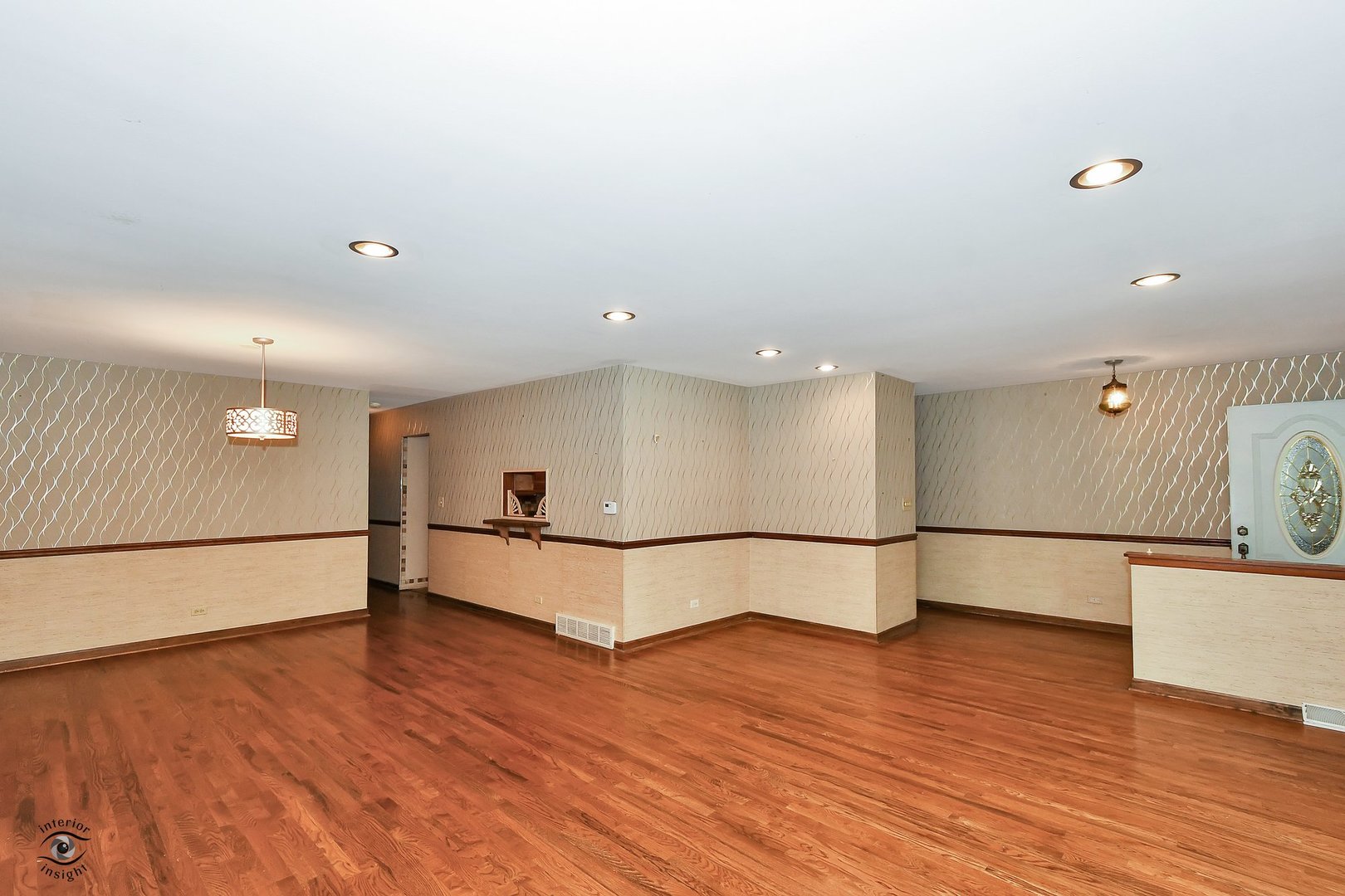 1712 Laurel Drive Mount Prospect, IL 60056 - Photo 4 of 26 a view of an empty room with wooden floor and a window