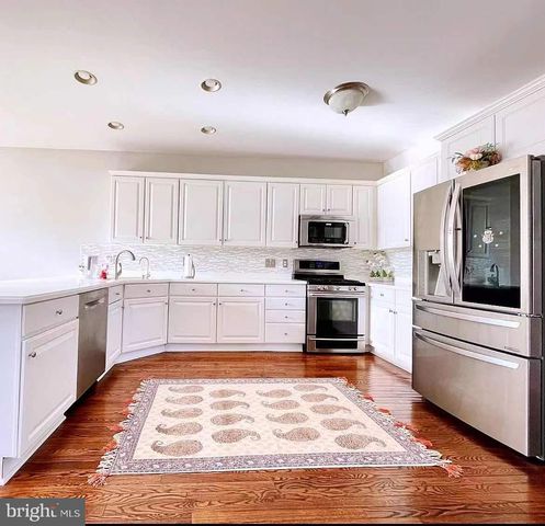 $620,000 | 801 Whispering Brooke Drive, Newtown Square, PA 19073