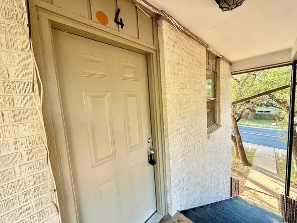 $1,200 | 2411 South 5th Street, Unit 4, Austin, TX 78704