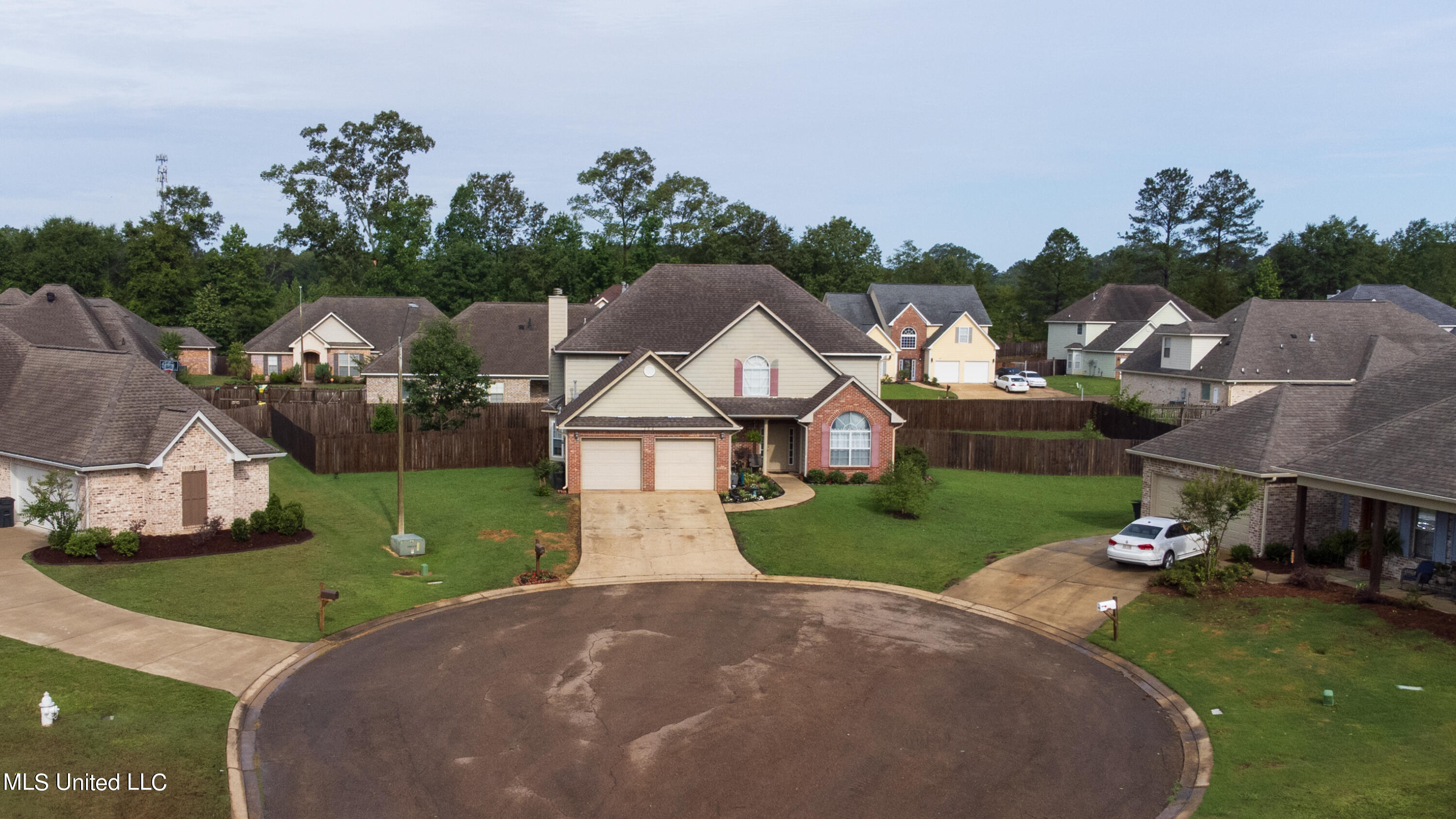 204 Lyle Circle Brandon, MS 39042 - Photo 2 of 27 DJI_0224