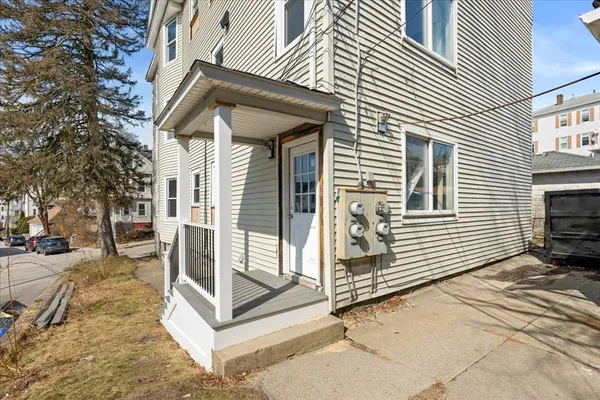 $2,300 | 183 Vernon Street, Unit 3, Worcester, MA 01607