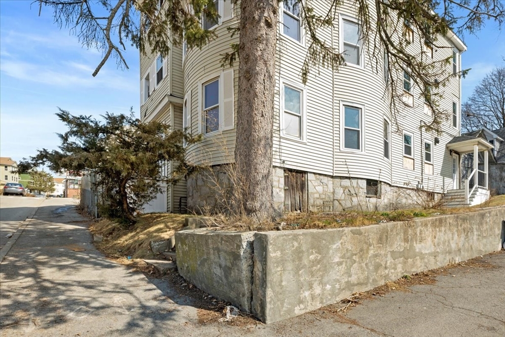 183 Vernon Street, Unit 3 Worcester, MA 01607 - Photo 41 of 42