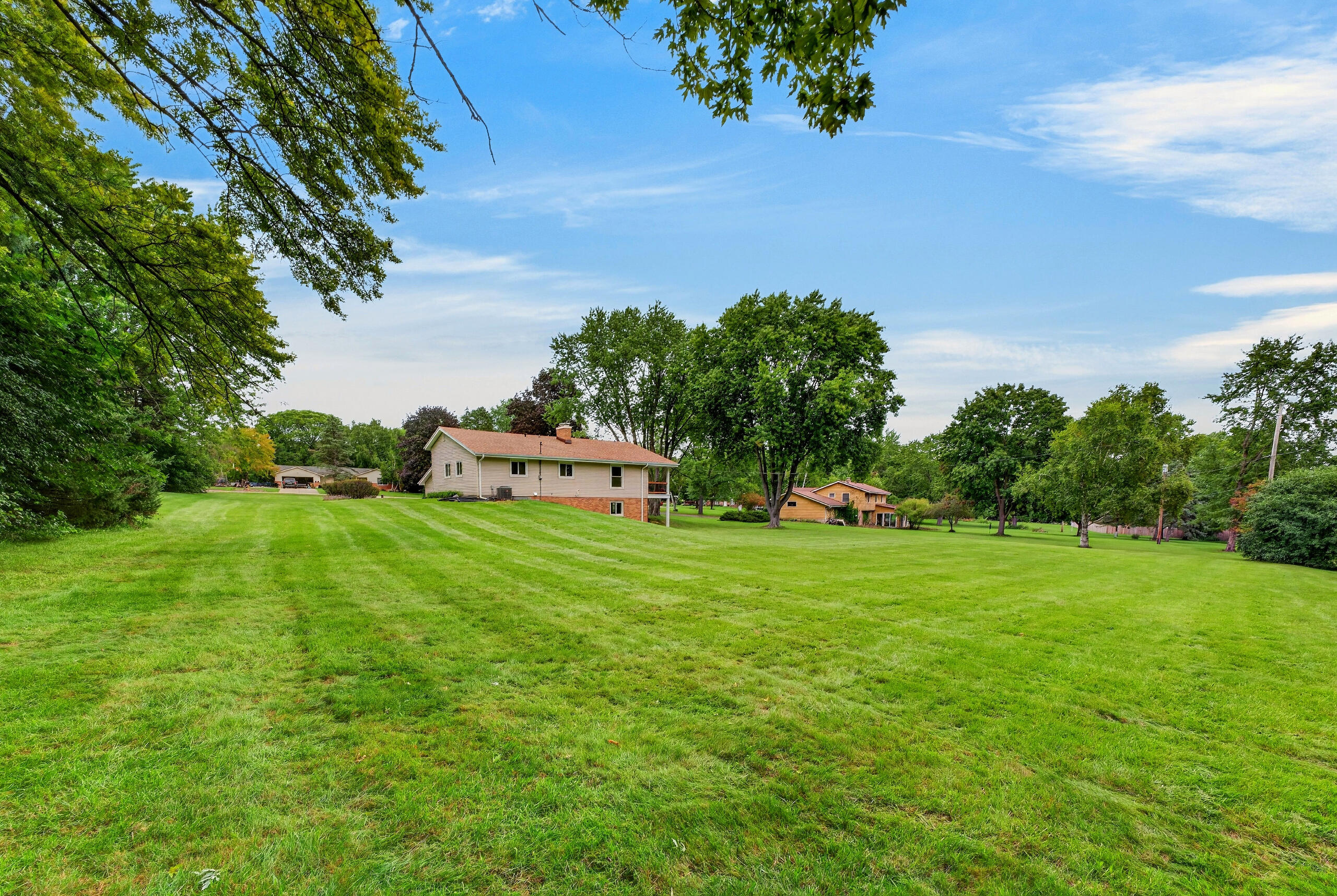 8153 West Holly Road Mequon, WI 53097 - Photo 41 of 42 046_DH100251